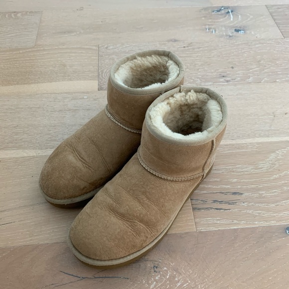 UGG Shoes - Sand uggs